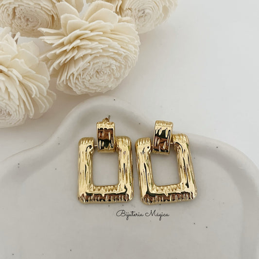 Brincos Geométricos Dourados Texturizados